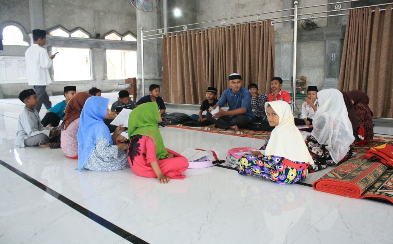 Pengajian Rutin TPA Yayasan An-Nur Meunara Baro Terus Membina Anak-Anak di Gampong Miruk